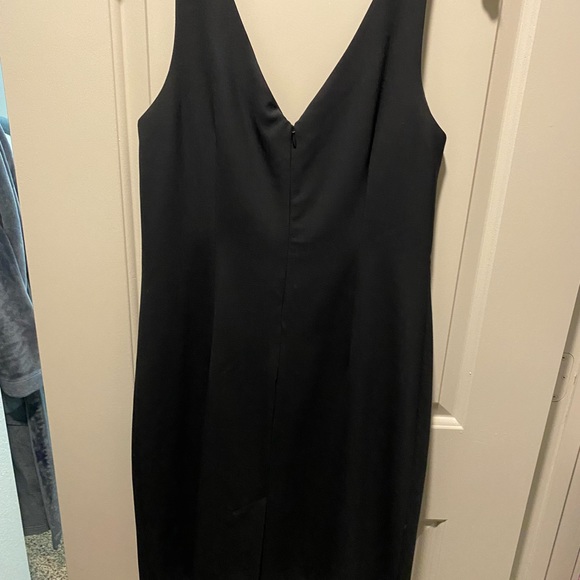 Black dress - Picture 3 of 4